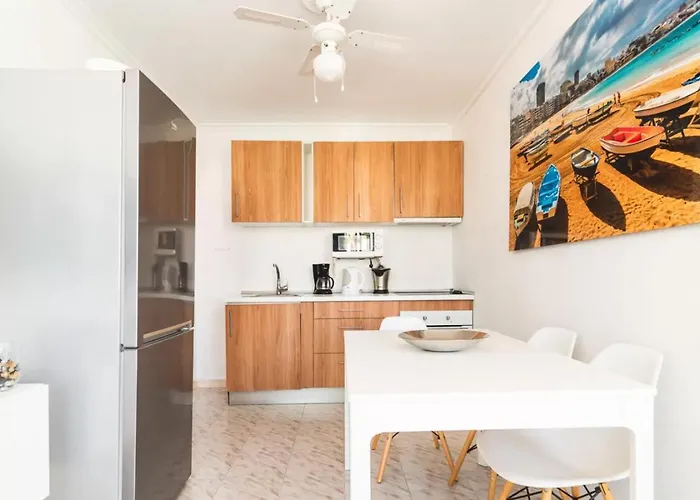 5 Minutes From The Sea Apartment